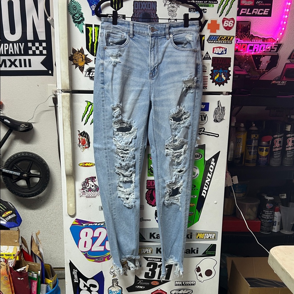 American Eagle Distressed Light Blue Jeans | Trendy Look (Size 8)